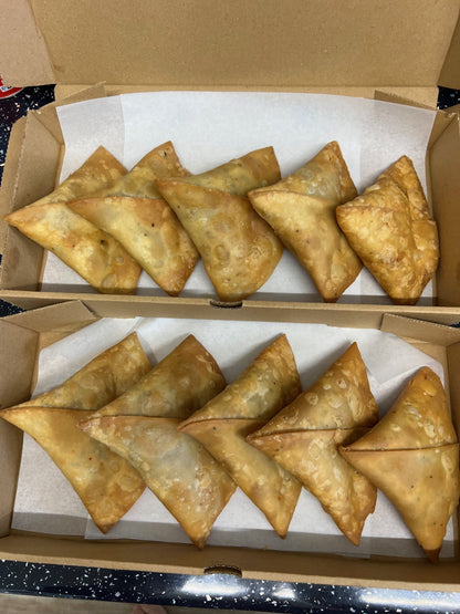 Aisha Kitchen Homemade Large Meat Samosa Halal Best Quality and Flavour Great for Party Food 20pack Samosa