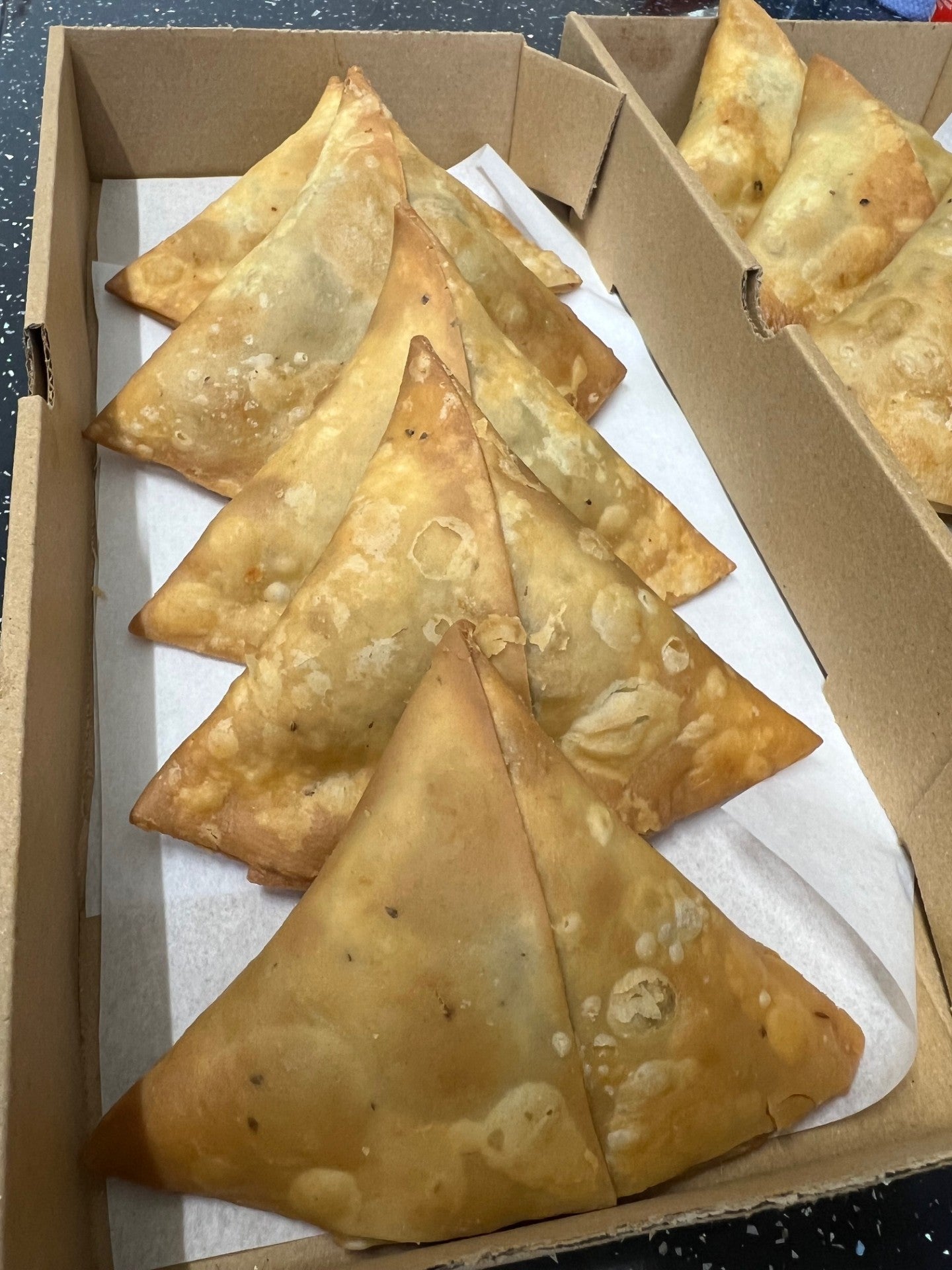 Aisha Kitchen Homemade Large Meat Samosa Halal Best Quality and Flavour Great for Party Food 20pack Samosa